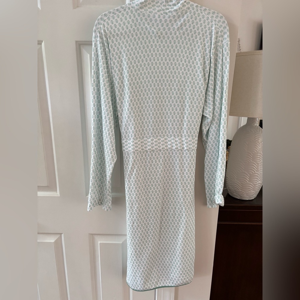 LAKE Elegant White and Green Women's Robe: Large - Picture 2 of 4